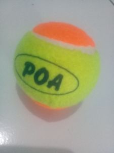 Bola tenis lantai