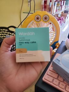 Wardah luminous two way cake 