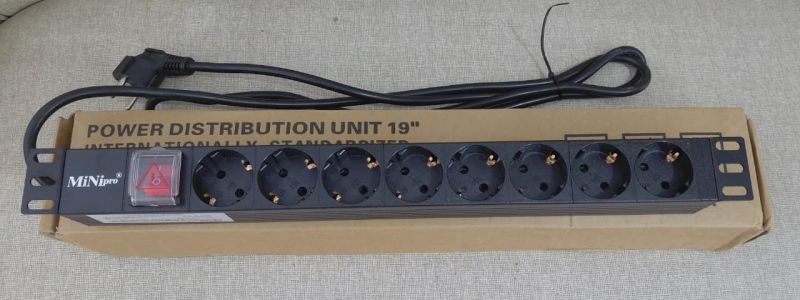 PDU RACK SERVER 8 LUBANG (BAKCOK RACK SERVER)