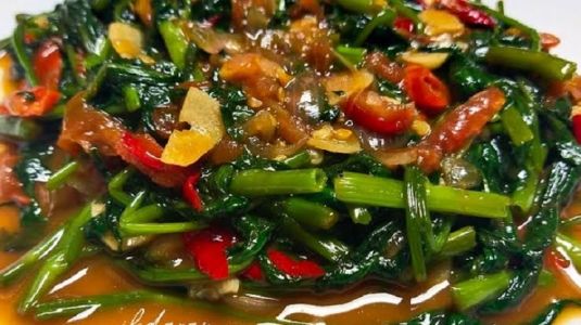Tumis kangkung 