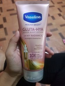 Vaseline Gluta-Hya All item