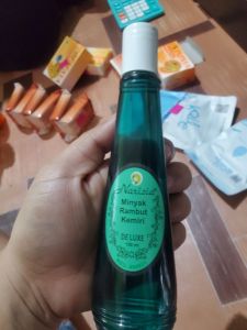 Nazizia Minyak rambut