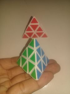 Rubik piramida kecil
