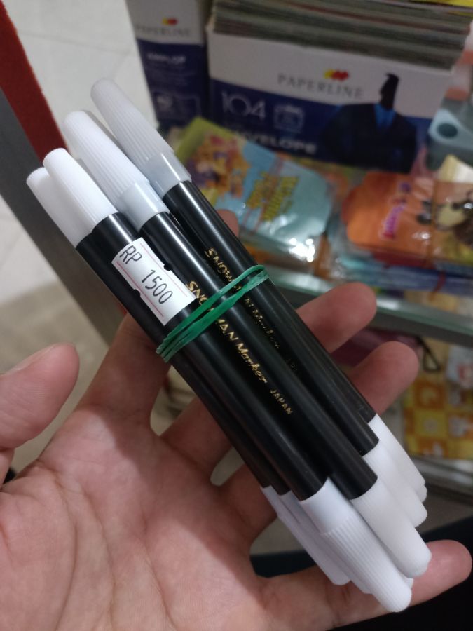 Spidol hitam snowman
