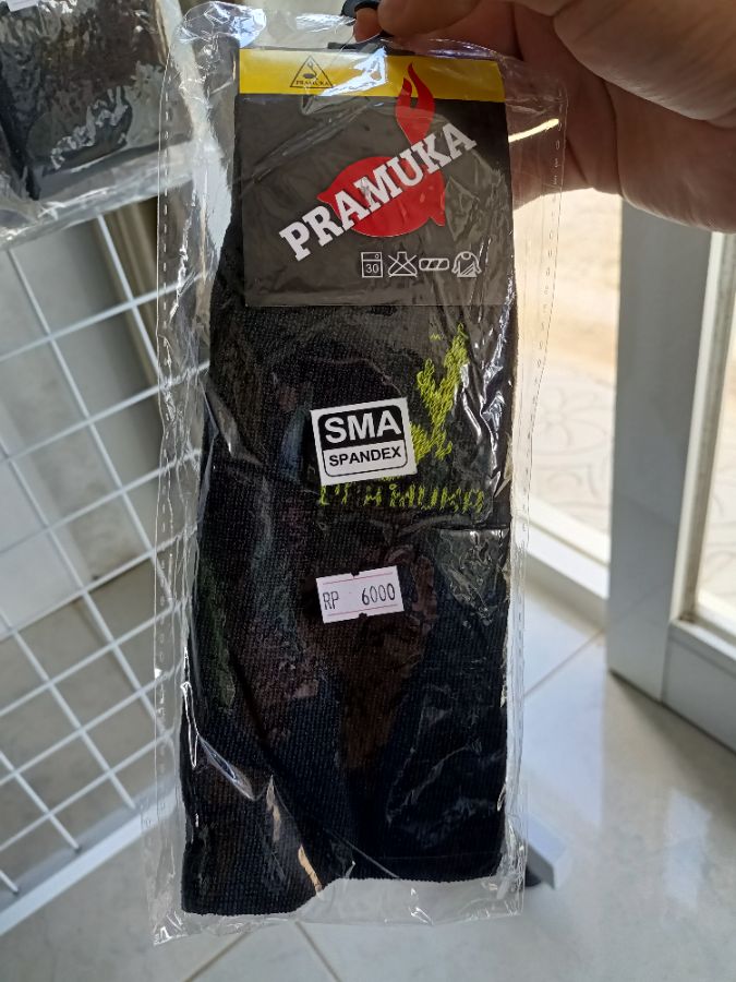Kaos kaki sma pramuka
