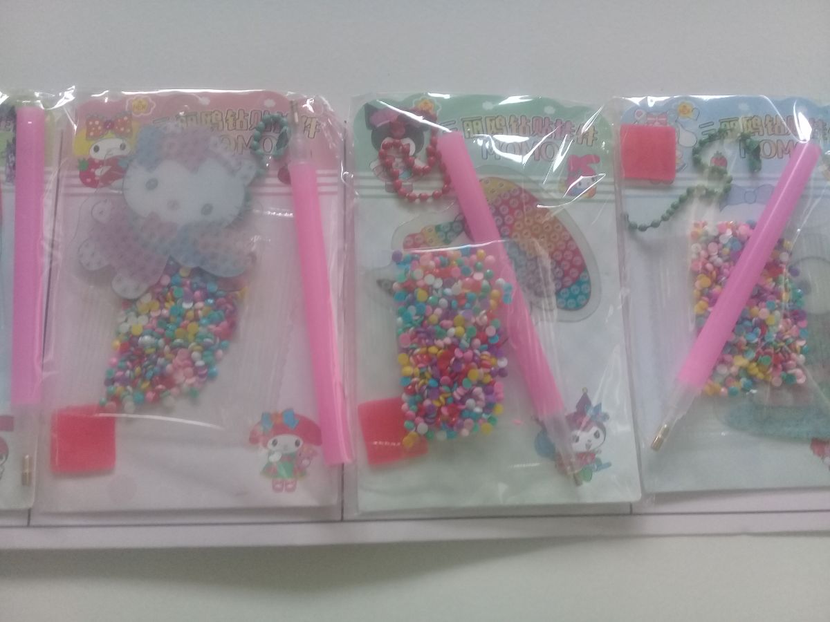 Gantungan sticker diamond kolase