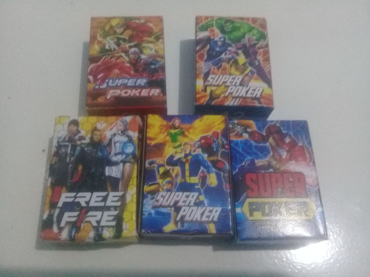 Poker kecil karakter