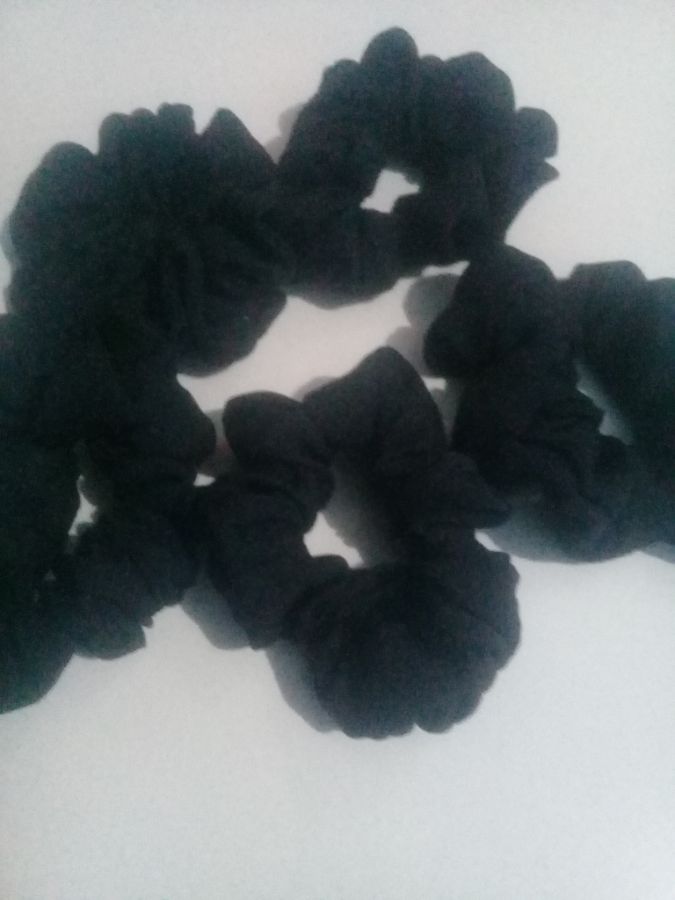 Ikat rambut scrunchi kecil