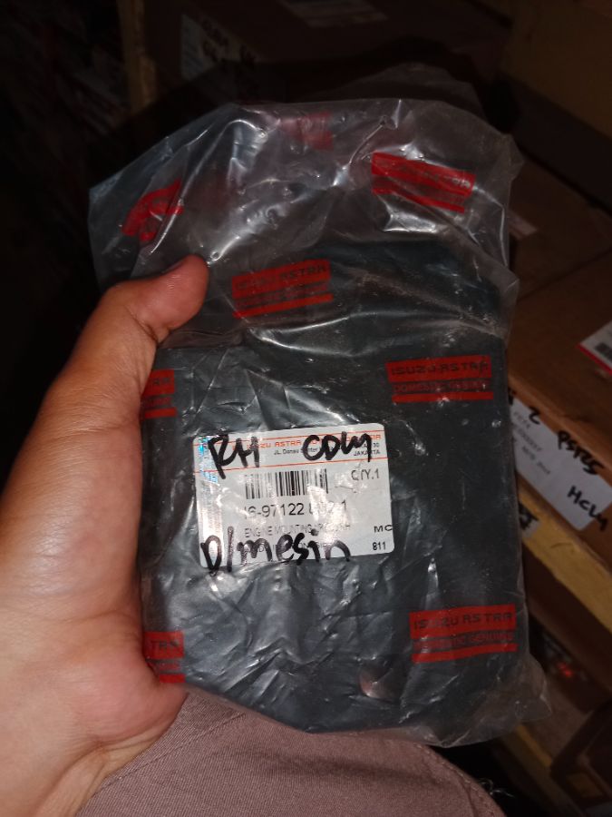DUDUKAN MESIN NMR71 RH 6-97122893-1