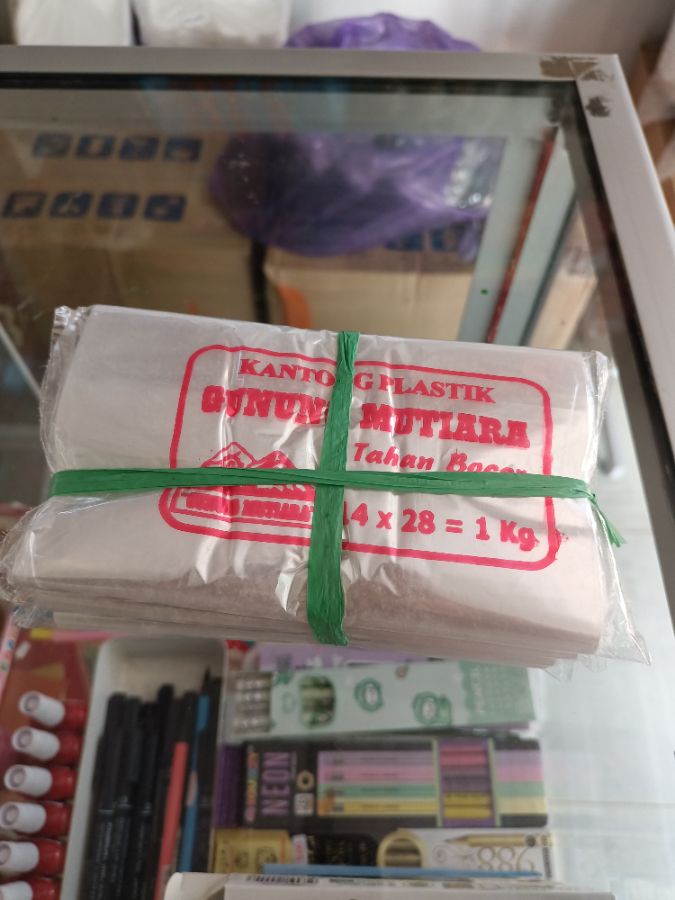 Plastik gunung mutiara 1kg  pack 