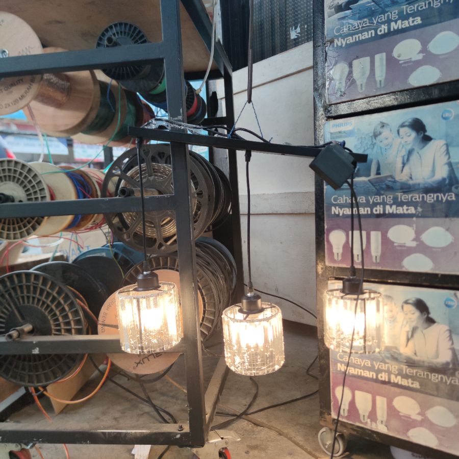LAMPU GANTUNG 838/3A