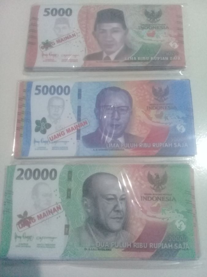 Uang mainan