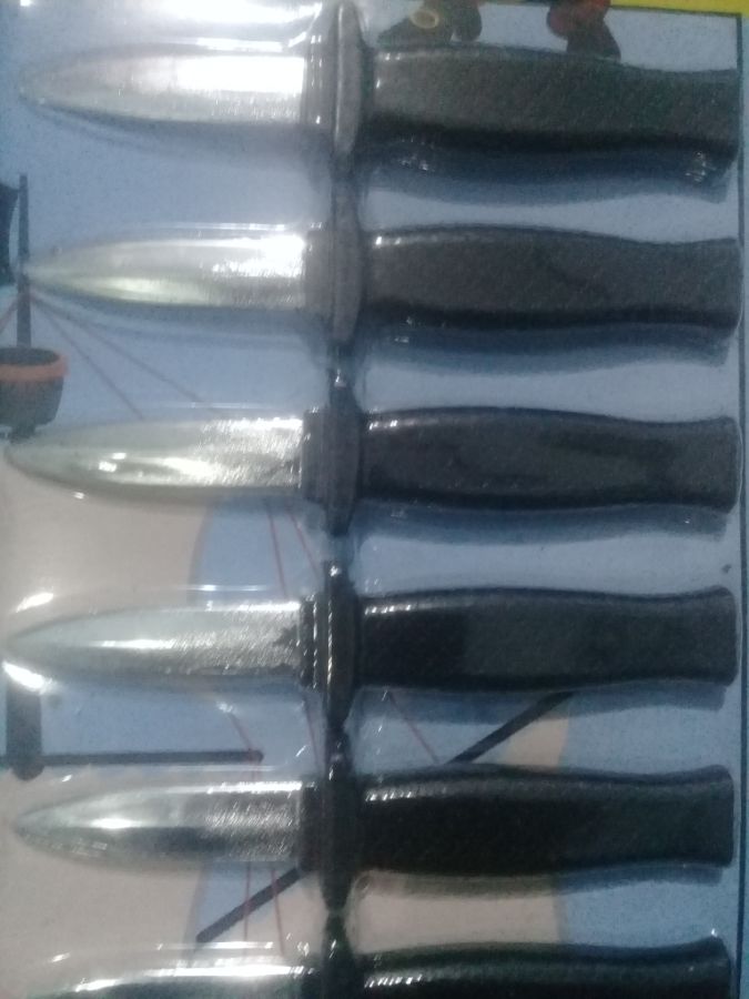 Pisau per kecil hitam