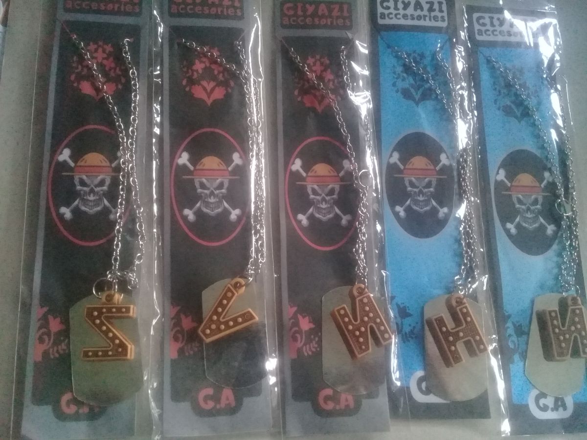Kalung rantai huruf