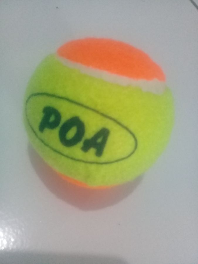 Bola tenis lantai