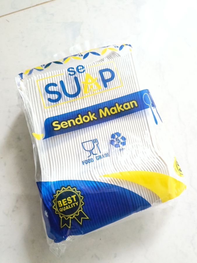 Sendok makan putih sesuap