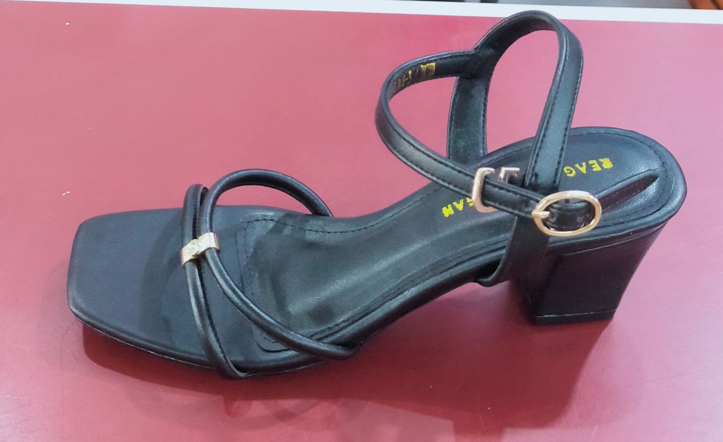 Reagan Megan 596 Hitam