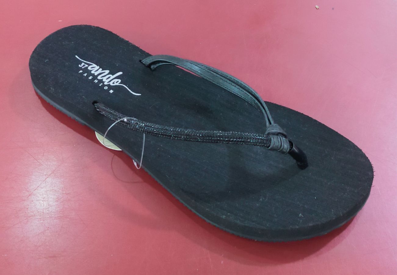 Ando Liontin Hitam
