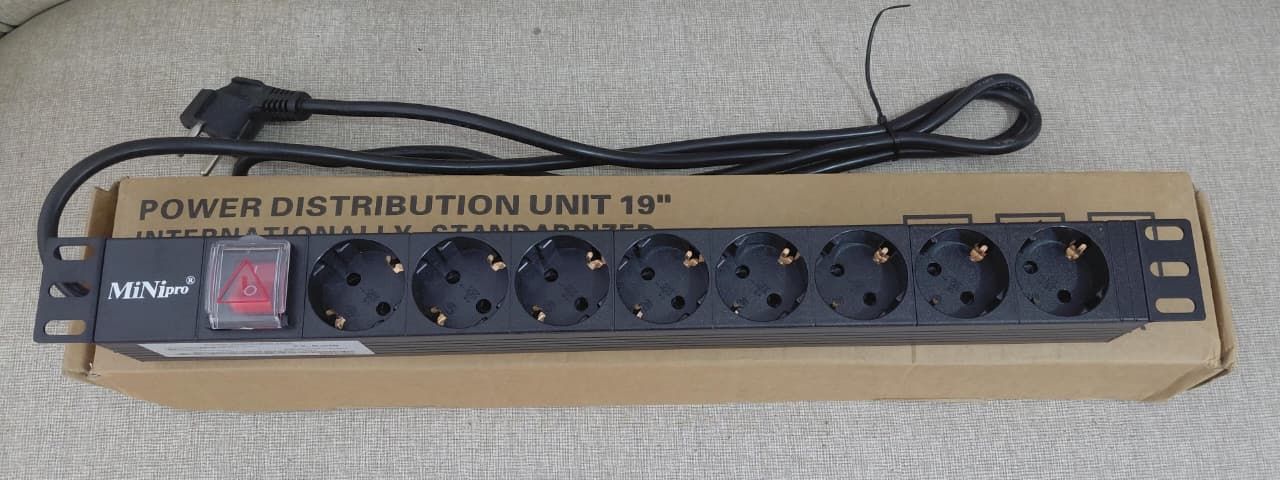 PDU RACK SERVER 8 LUBANG (BAKCOK RACK SERVER)