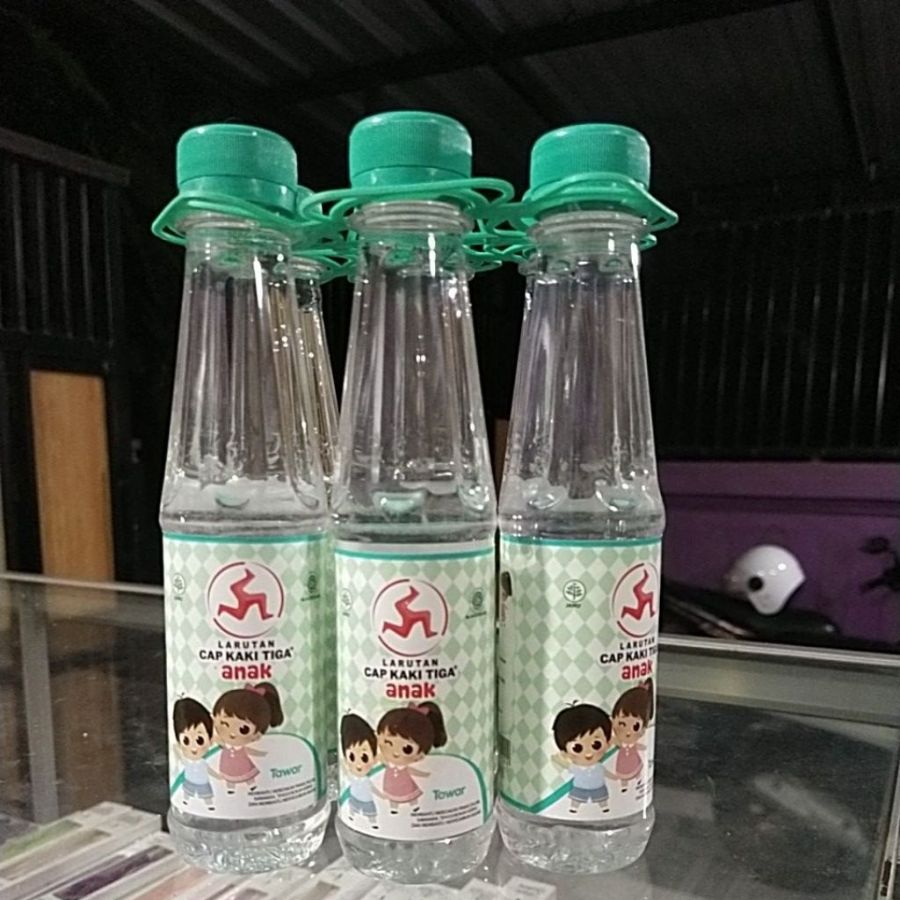 Larutan Penyegar Cap Kaki Tiga Anak 200ml