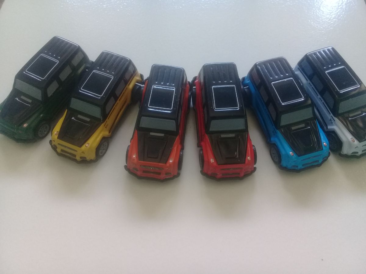 Mobil jeep kecil pulback
