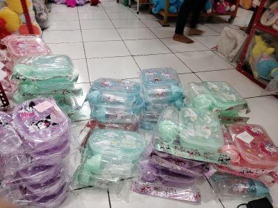 Tempat makan set sanrio