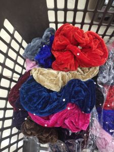 Ikat rambut bludru isi 12