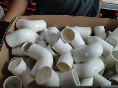 Knee conduit 5/8