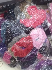 Ikat rambut bludru isi 12