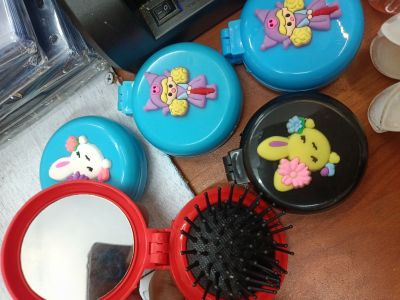 SISIR RAMBUT LIPAT