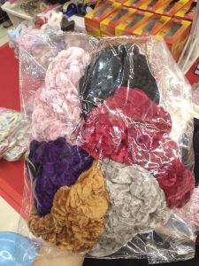 Ikat rambut bludru isi 12 