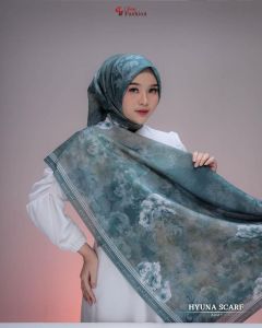 Hyuna scarf