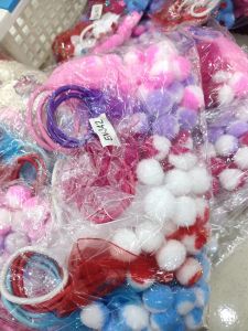 Ikat rambut pompom 