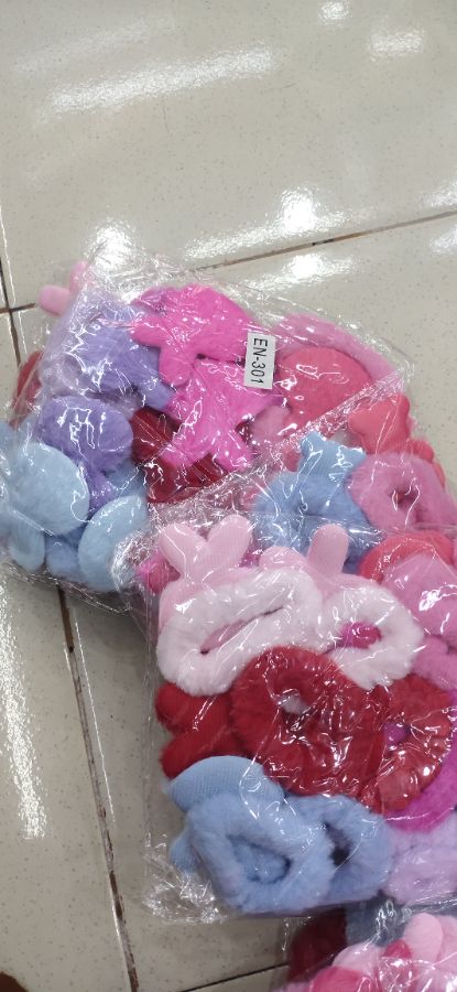 Ikat rambut bulu isi 12