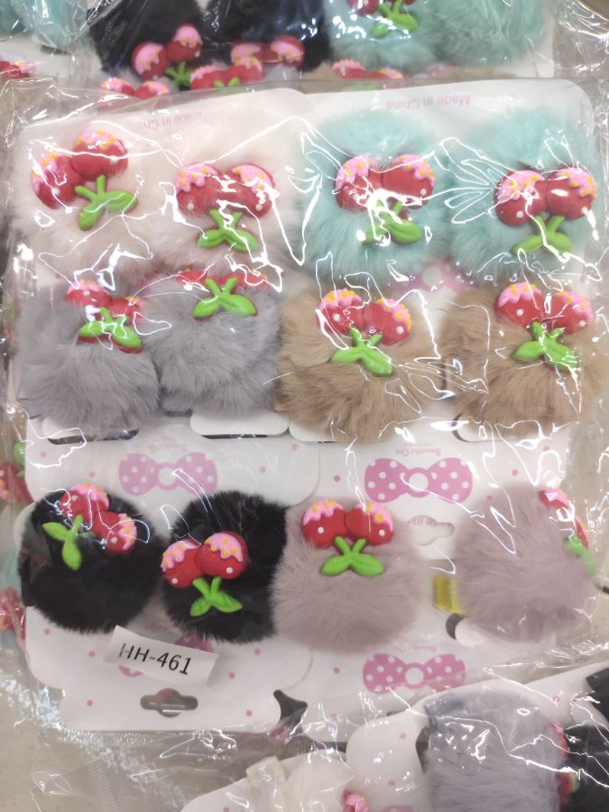 Jepitan pompom 