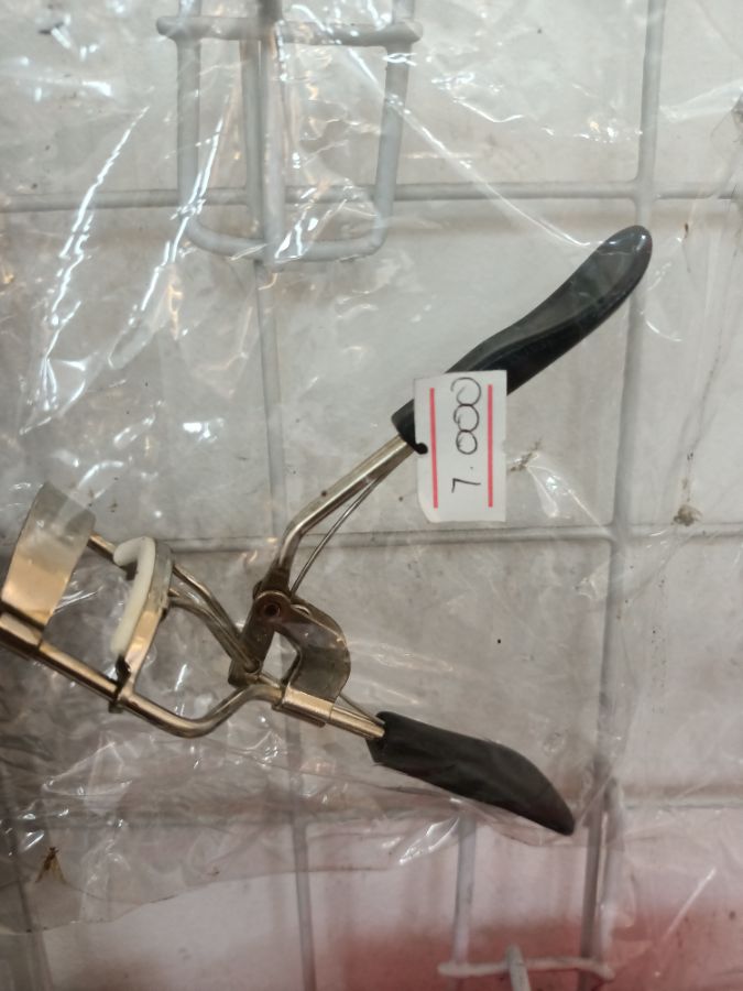 PENJEPIT BULU MATA