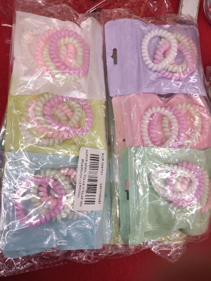 Ikat rambut spiral kar