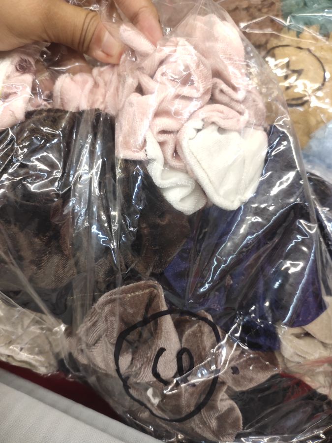 Ikat rambut bludru uk. S isi 12