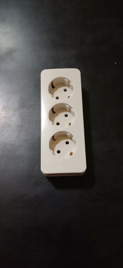 Stop kontak arde Panasonic 3 Lubang 