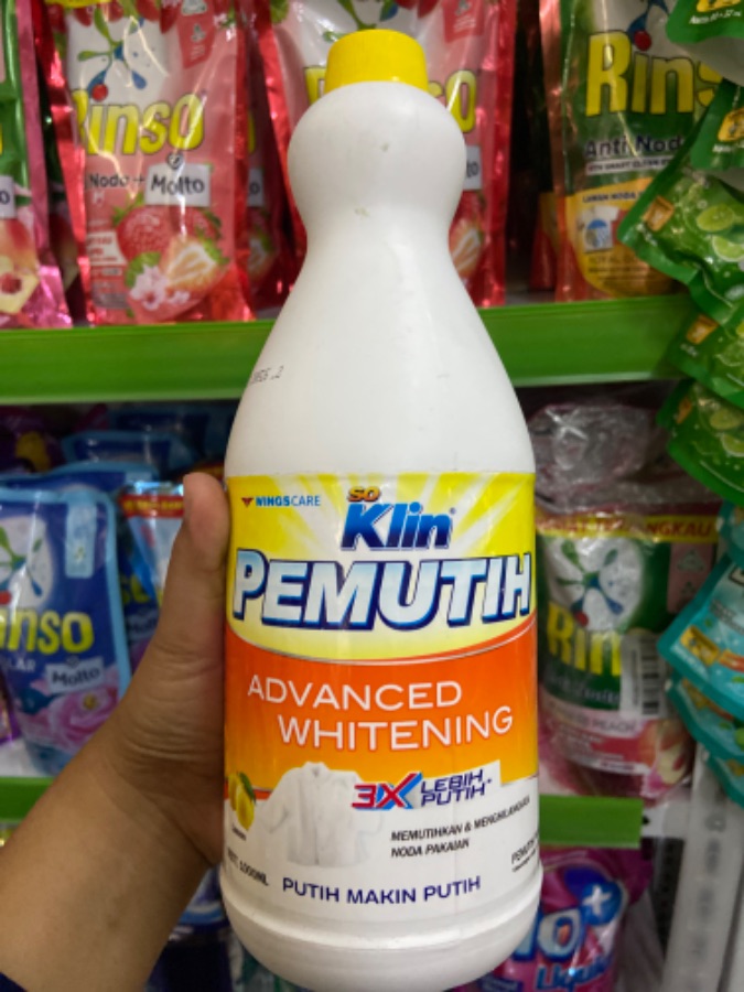 SO KLIN PEMUTIH BOTOL 1LT LEMON 
