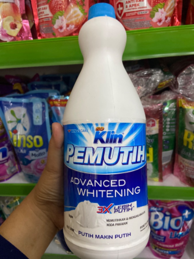 SO KLIN PEMUTIH BOTOL 1LT REGULAR 