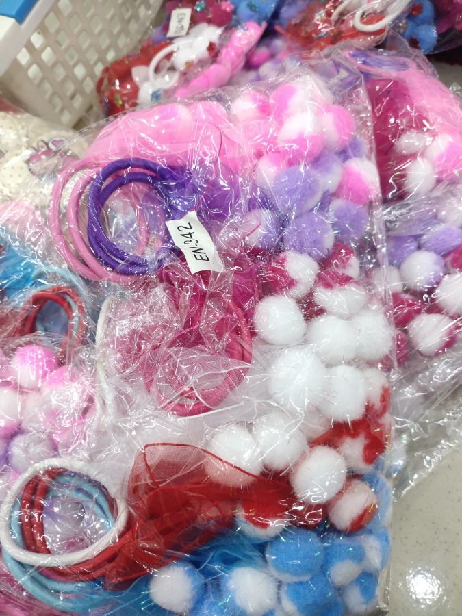 Ikat rambut pompom 