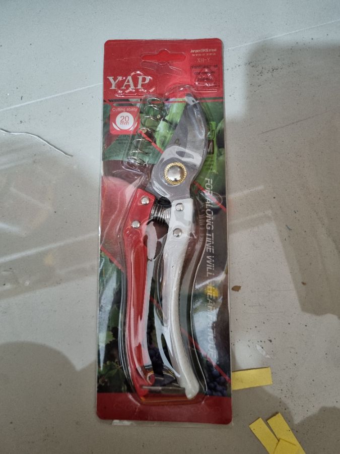 Gunting dahan YAP