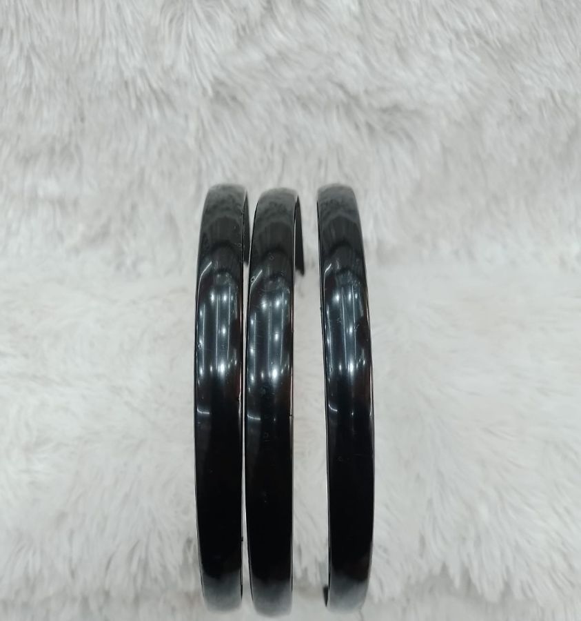 Bando hitam polos