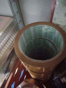 Lakban coklat besar tipis