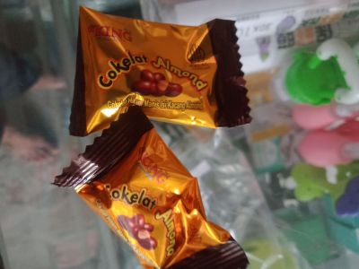 Coklat Almond