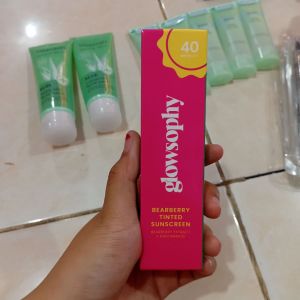 Glowshopy bearbery tinted sunscreen
