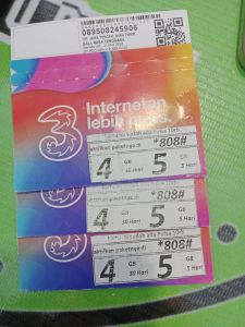 Kartu perdana Tri