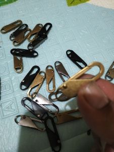 Pengait sleting