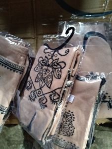 Kaos kaki cewek jempol motif